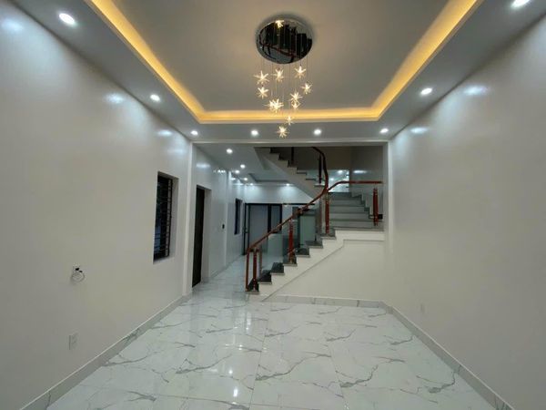 BÁN CĂN NHÀ 2,5 TẦNG