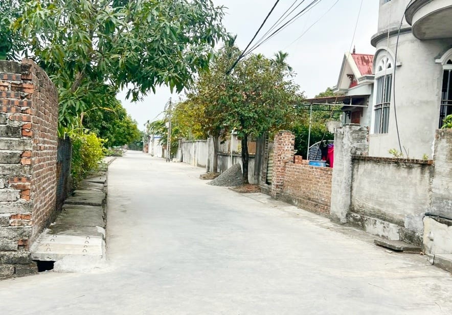 BÁN LÔ ĐẤT GẦN UBND XÃ TÂN TIẾN