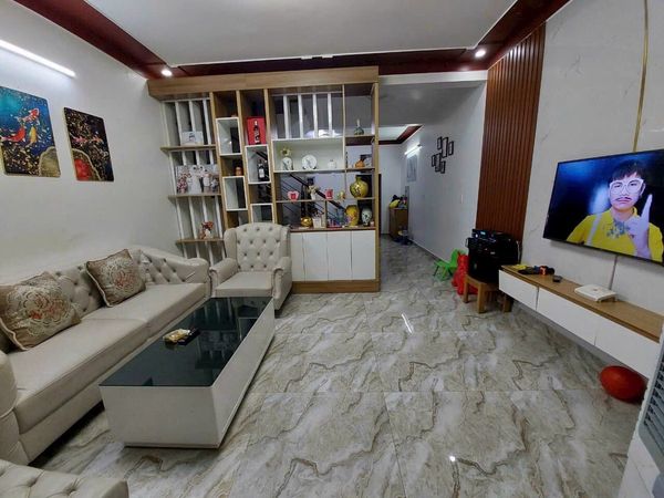 BÁN NHÀ 2 TẦNG ĐỘC LẬP GẦN CHỢ HOÀNG MAI
