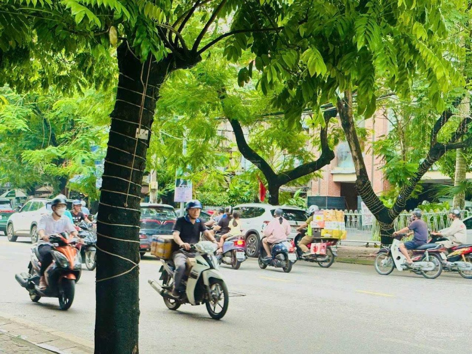 NHÀ XÂY 2 TẦNG MẶT ĐƯỜNG HÀNG KÊNH