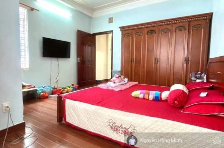 BÁN NHÀ PHỐ 3 TẦNG , Ô TÔ ĐỖ CỬA , GẦN CHỢ, TRƯỜNG HỌC CAO CẤP , GIÁ CHỈ HƠN 3 TỶ