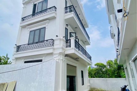 BÁN NHÀ 3 TẦNG ĐỘC LẬP GẦN CHỢ MINH KHA