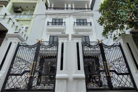 BÁN CĂN NHÀ 4 TẦNG CÓ SÂN CỔNG ĐỘC LẬP ĐƯỜNG NGÔ GIA TỰ