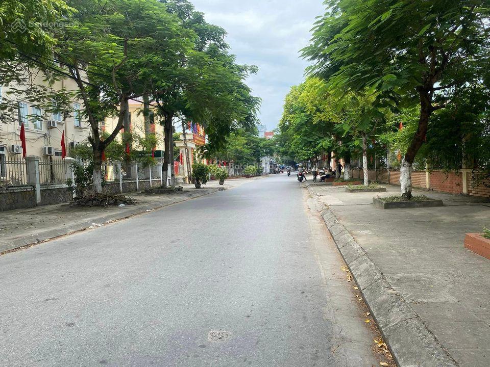 BÁN ĐẤT CẠNH ỦY BAN PHƯỜNG HÙNG VƯƠNG, HỒNG BÀNG
