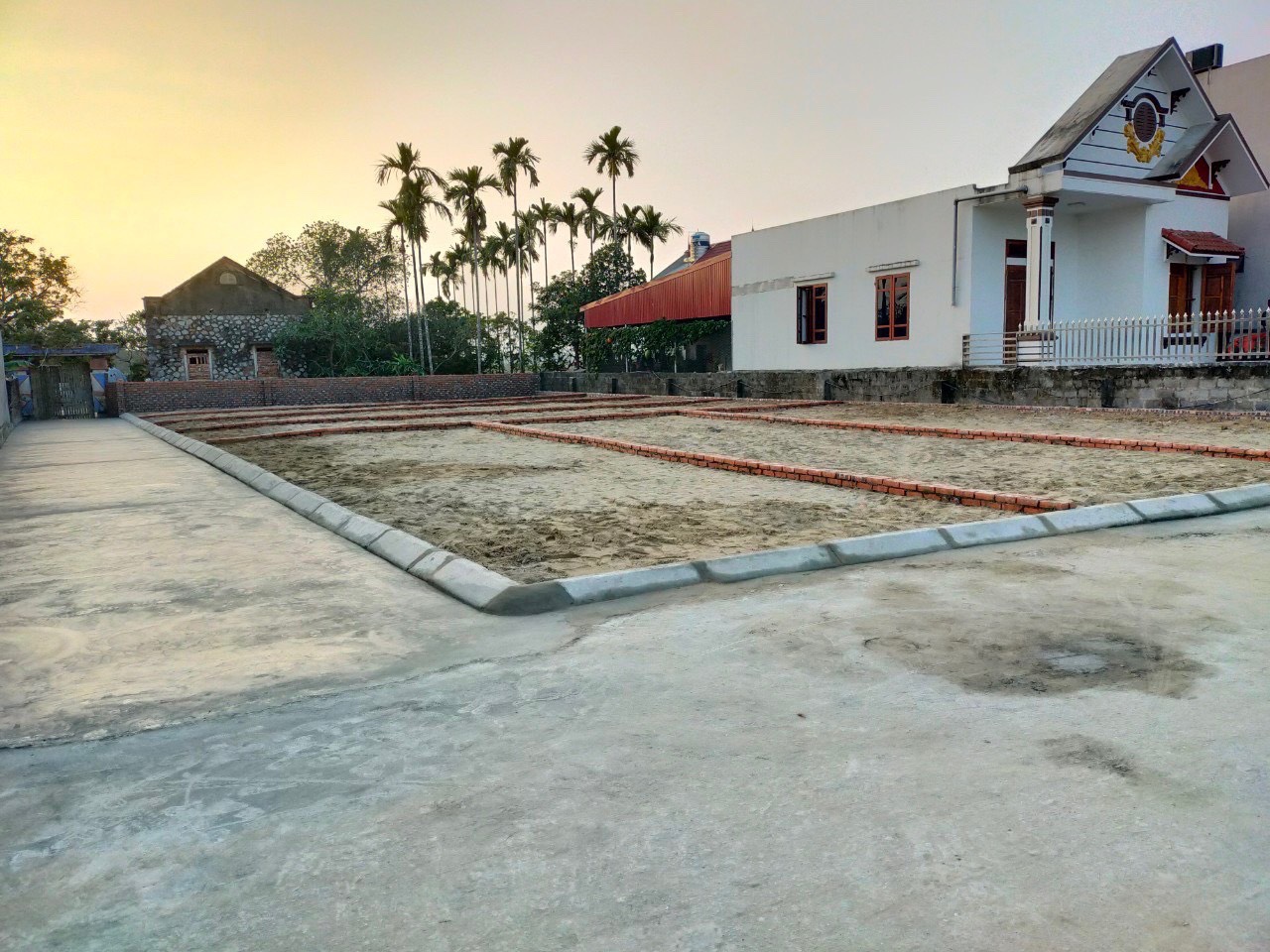 BÁN LÔ ĐẤT GẦN VINHOMES CÓ BÃI ĐỖ XE RỘNG