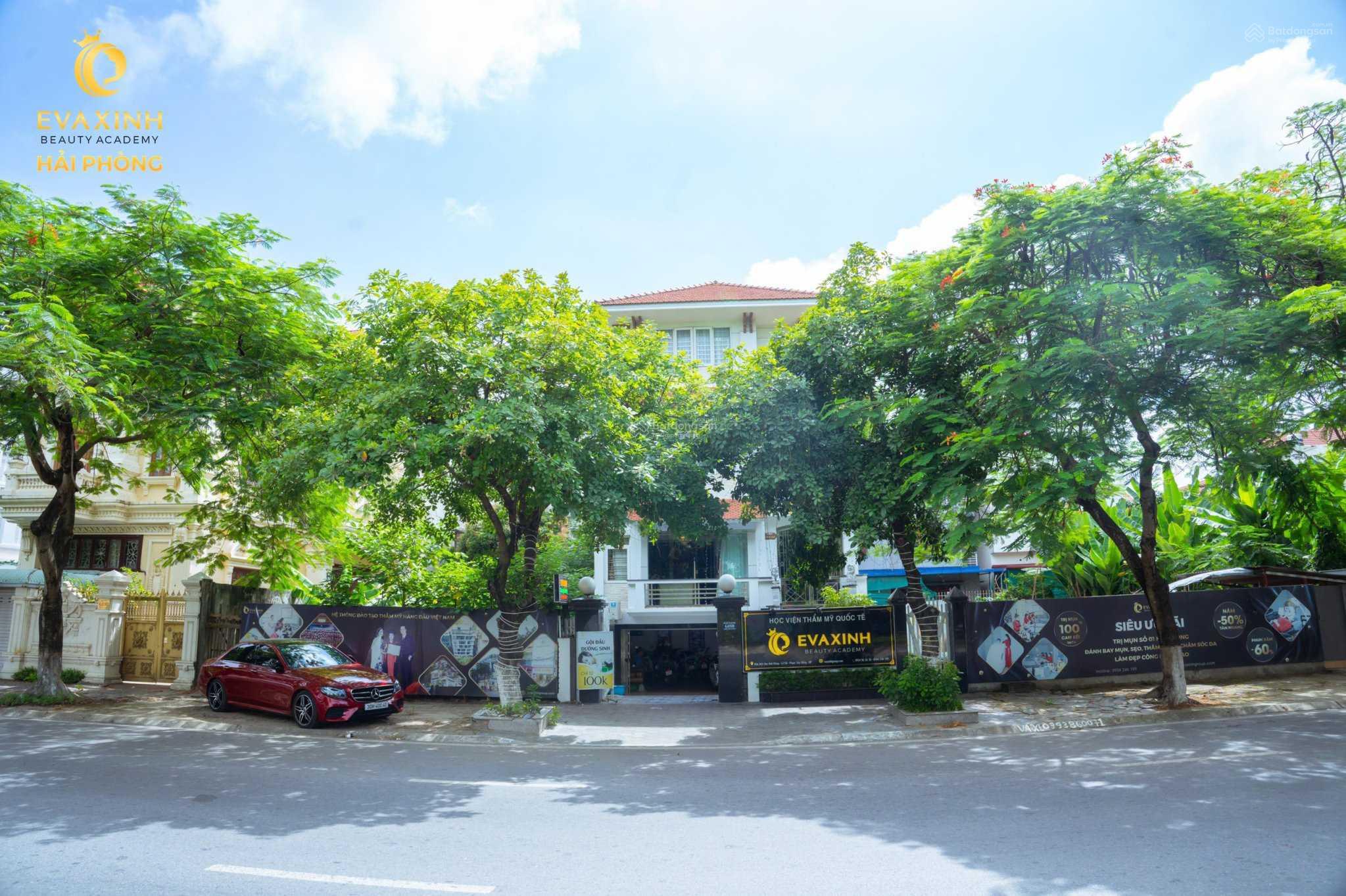 Chính chủ miễn MG bán biệt thự 200m2 full nội thất cao cấp đắc địa mặt đường Phạm Văn Đồng Anh Dũng
