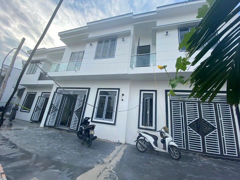 NHÀ 50M2x 2 TẦNG Ô TÔ ĐỖ CỬA NGAY TRỤC CHÍNH NAM SƠN VÀO 10M