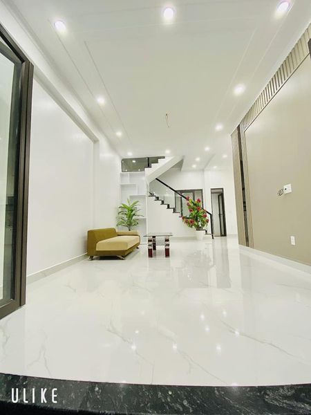 Bán nhà phố Phương Lưu - Vạn Mỹ vị trí chỉ sau nhà mặt đường, gần trường chợ