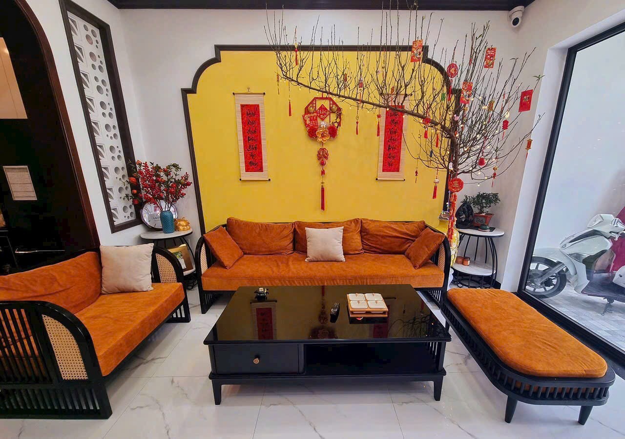 Nhà xây tâm huyết cuối năm 2021, phong cách Indochine (Đông Dương). Tỉ mỉ từ nước sơn đến bài trí phong thủy.