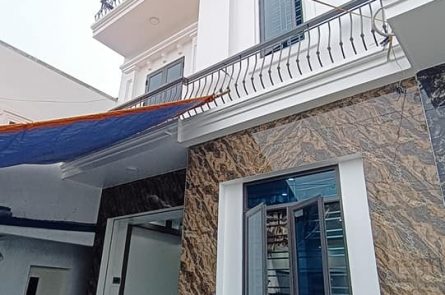 còn 1 căn duy nhất 3 tầng dt 60m2ngay quốc lộ 10,ngay cổng chính khu công nghiệp an dương,cách khu công nghiệp LG chỉ vài phút đồng hồ,cách trục thôn chỉ vài bước chân,