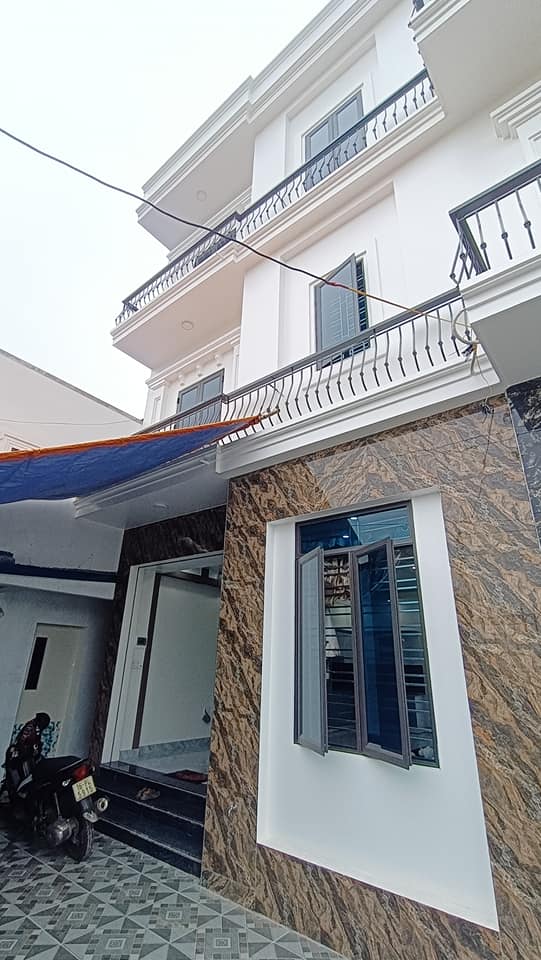 còn 1 căn duy nhất 3 tầng dt 60m2ngay quốc lộ 10,ngay cổng chính khu công nghiệp an dương,cách khu công nghiệp LG chỉ vài phút đồng hồ,cách trục thôn chỉ vài bước chân,