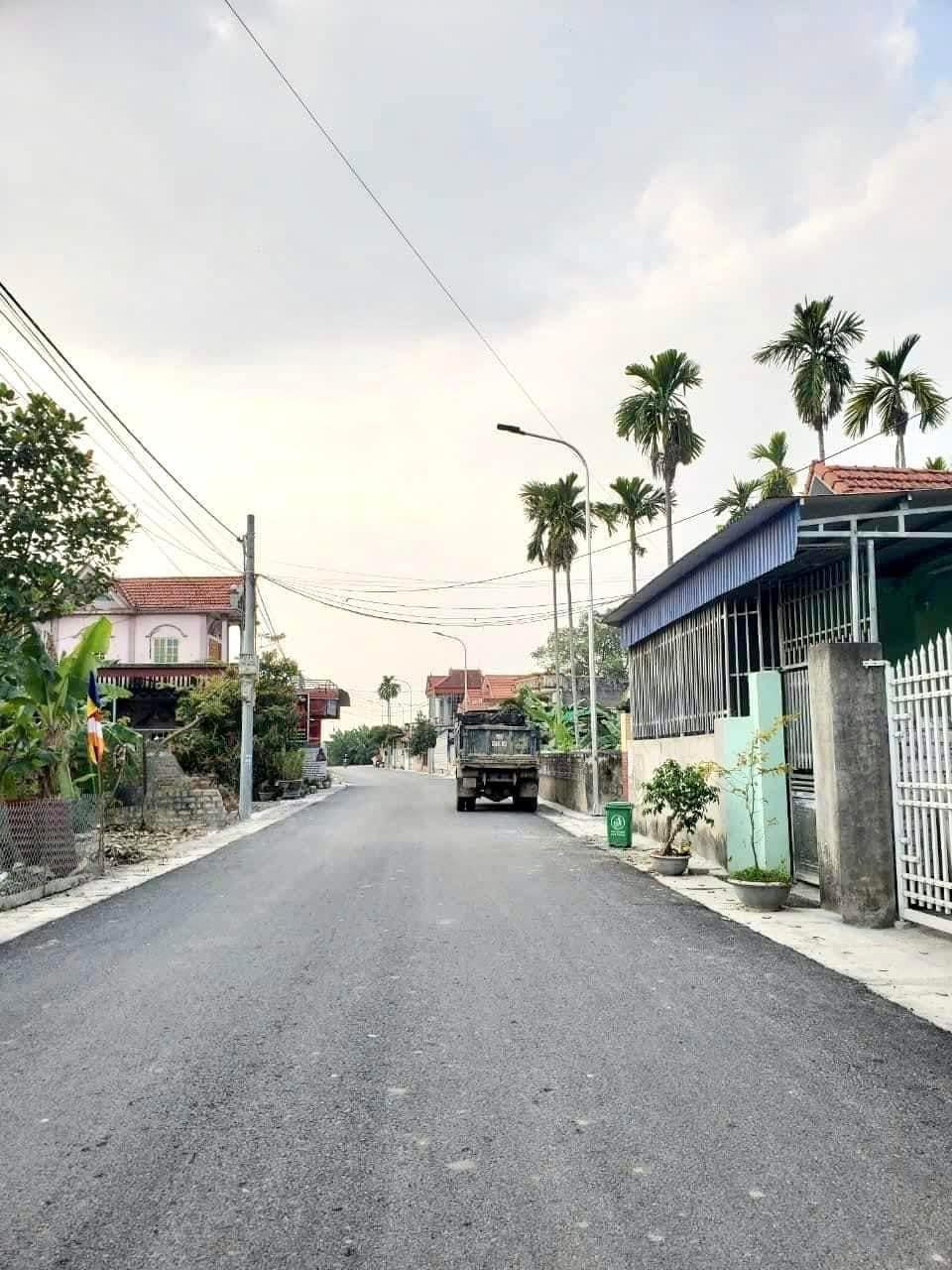 Bán 1 lô duy nhất gần trục liên xã, oto đỗ cửa tại Kênh Giang.